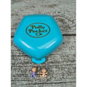 1992 Bluebird Polly Pocket Polly in the Nursery Baby Care Center